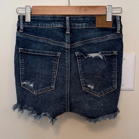 American Eagle Outfitters Ripped High V-Rise Shortie Dark Wash Next Level Stretc - Picture 4 of 7